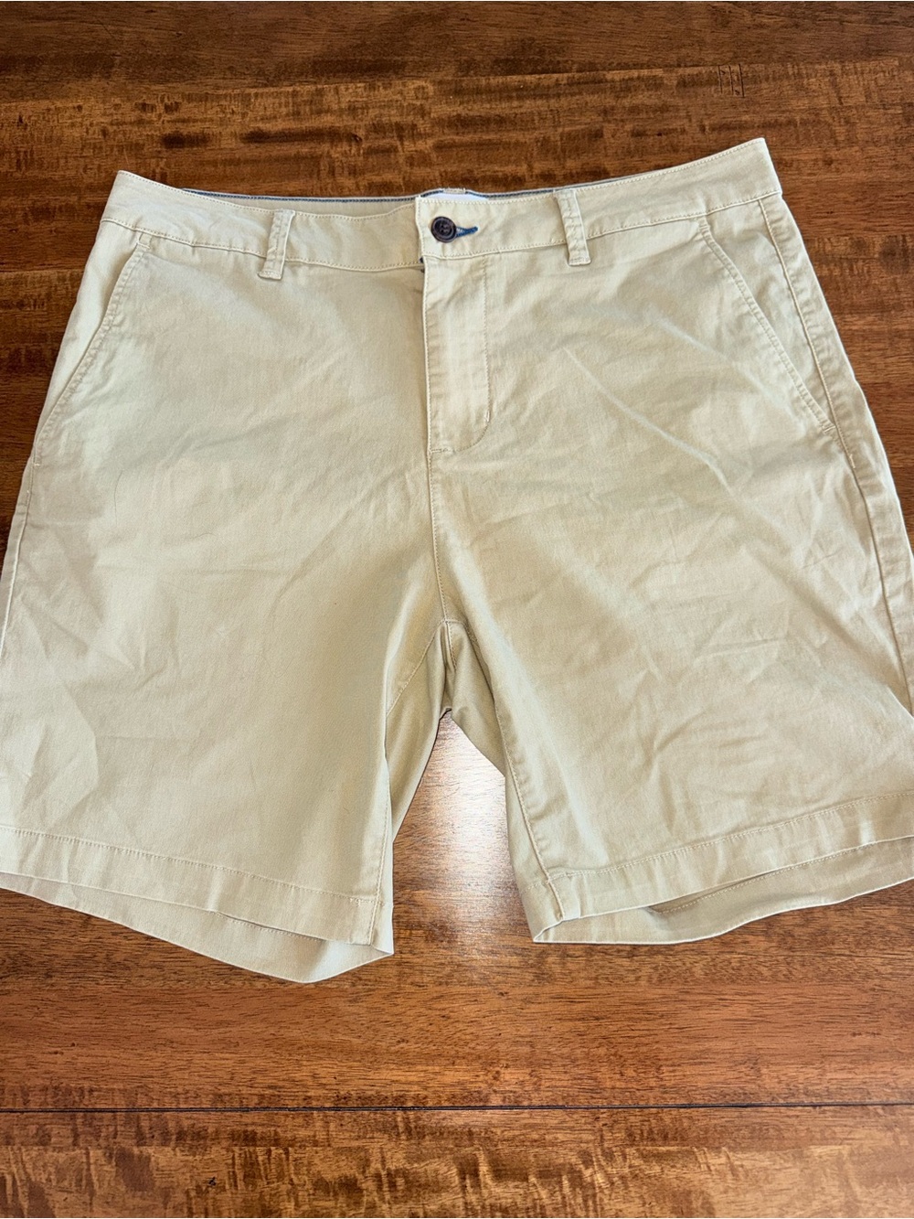 Men's Flat Front Chino Shorts in Light Khaki